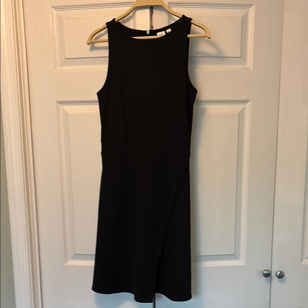 Women’s sharp sleeveless black dress – with pockets! Never worn!
